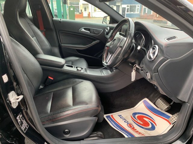 Mercedes-Benz GLA Class 4Matic Amg Line 5 White #31