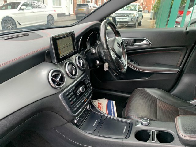 Mercedes-Benz GLA Class 4Matic Amg Line 5 White #16
