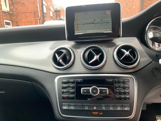 Mercedes-Benz GLA Class 4Matic Amg Line 5 White #36