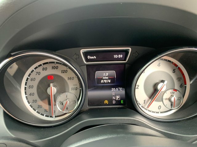 Mercedes-Benz GLA Class 4Matic Amg Line 5 White #38