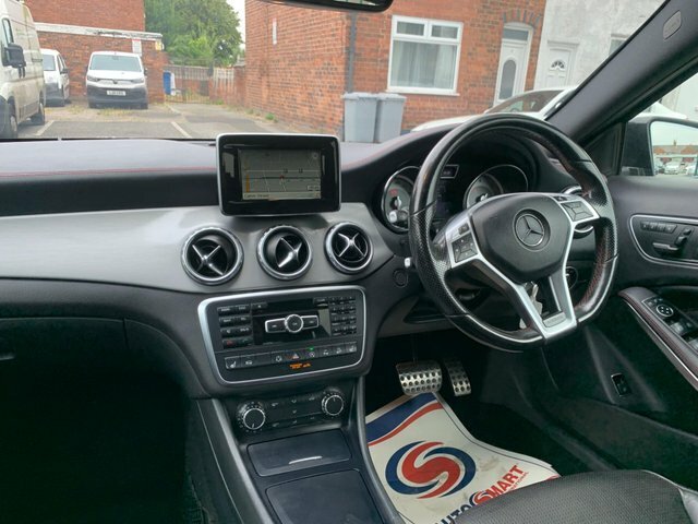 Mercedes-Benz GLA Class 4Matic Amg Line 5 White #19