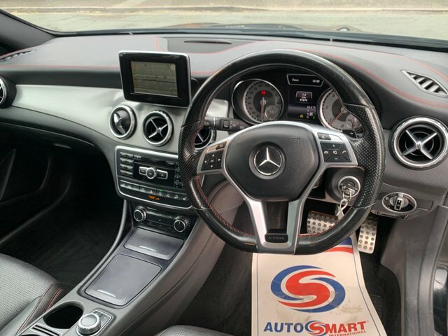 Mercedes-Benz GLA Class 4Matic Amg Line 5 White #34