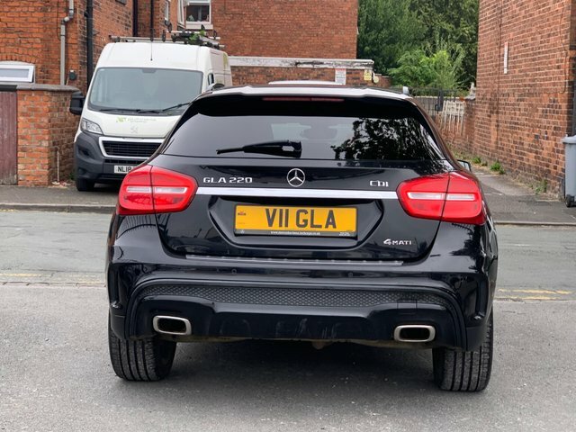 Mercedes-Benz GLA Class 4Matic Amg Line 5 White #8