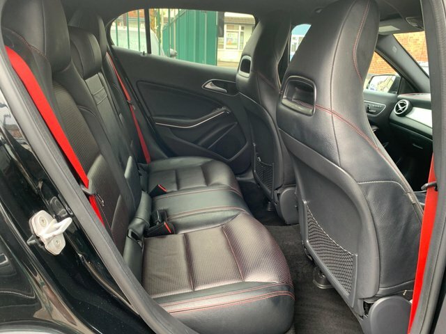 Mercedes-Benz GLA Class 4Matic Amg Line 5 White #28