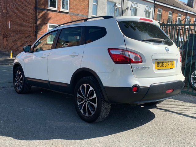 Nissan Qashqai+2 Manual White #4