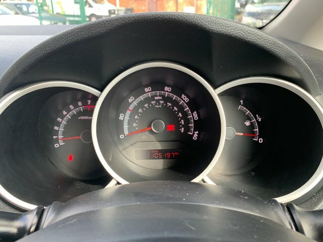 Kia Venga 3 1.6 Black #30