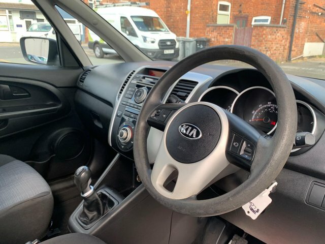 Kia Venga 3 1.6 Black #31