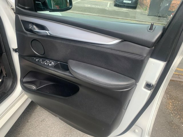 BMW X5 Xdrive40d M Sport White #32