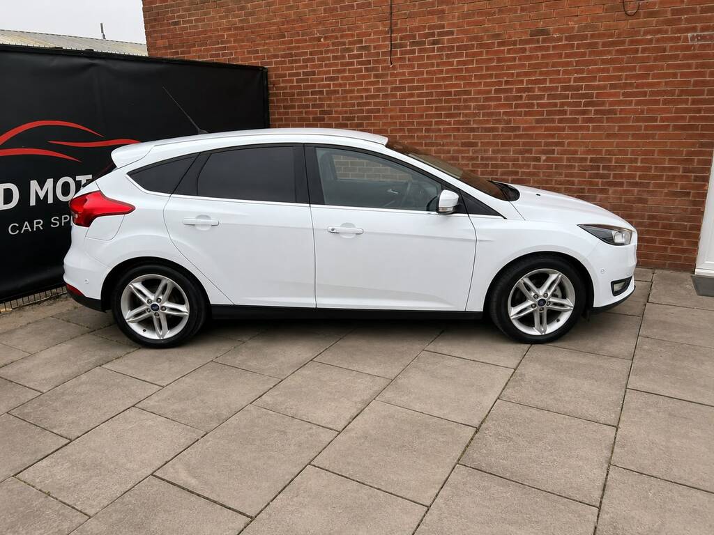 Ford Focus Zetec 1.0 Ecoboost 123 Bhp Sat Nav Self Parkin White #5