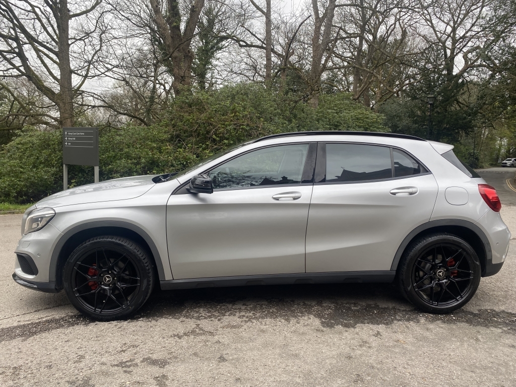 Mercedes-Benz GLA Class Estate Silver #2