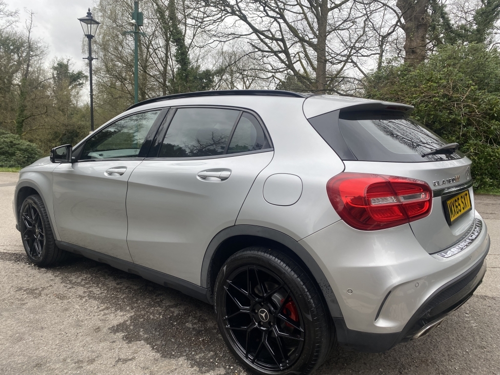 Mercedes-Benz GLA Class Estate Silver #3
