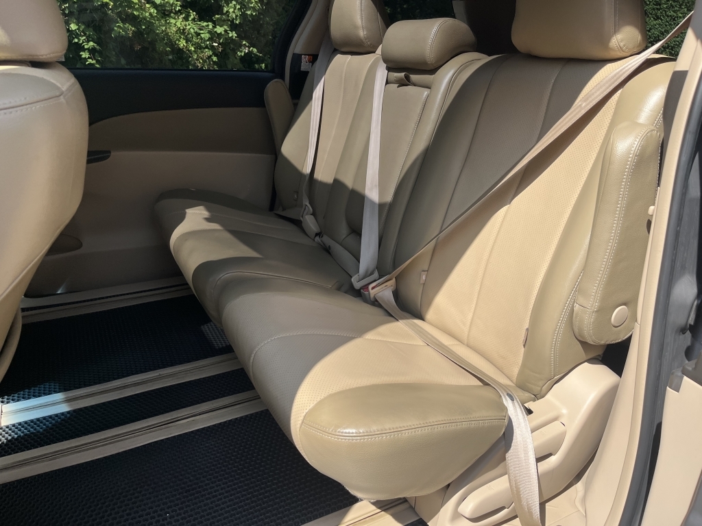 Toyota Estima E-four Grey #36