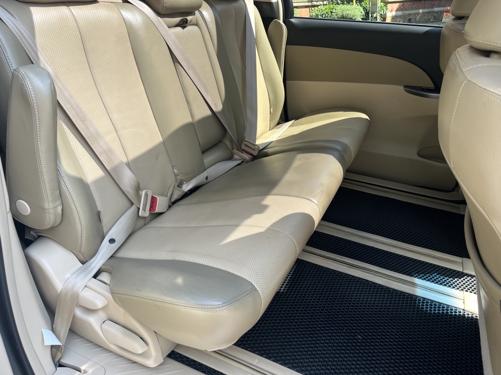 Toyota Estima E-four Grey #25