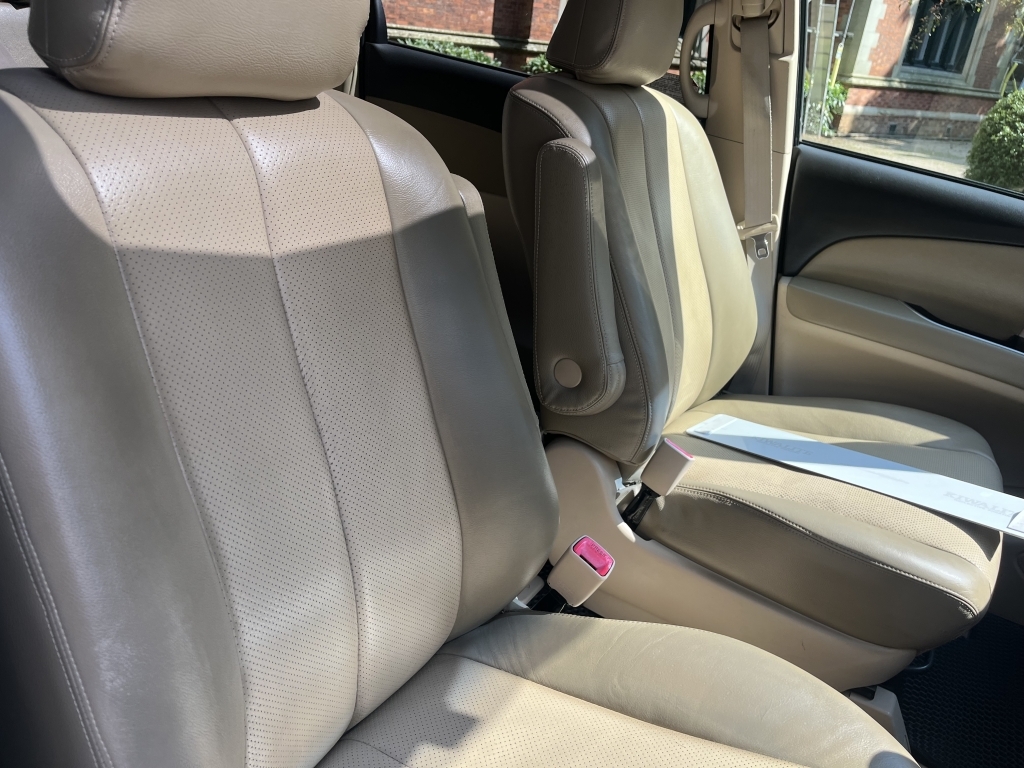 Toyota Estima E-four Grey #23