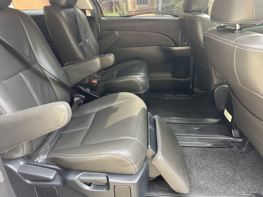 Toyota Estima Mpv E- Four Hybrid 201616 Grey #25
