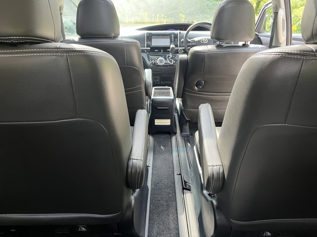 Toyota Estima Mpv E- Four Hybrid 201616 Grey #37