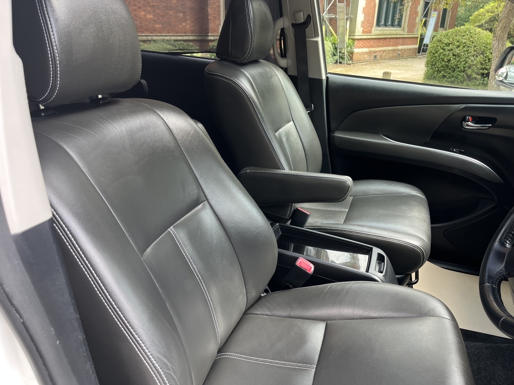 Toyota Estima Mpv E- Four Hybrid 201616 Grey #15