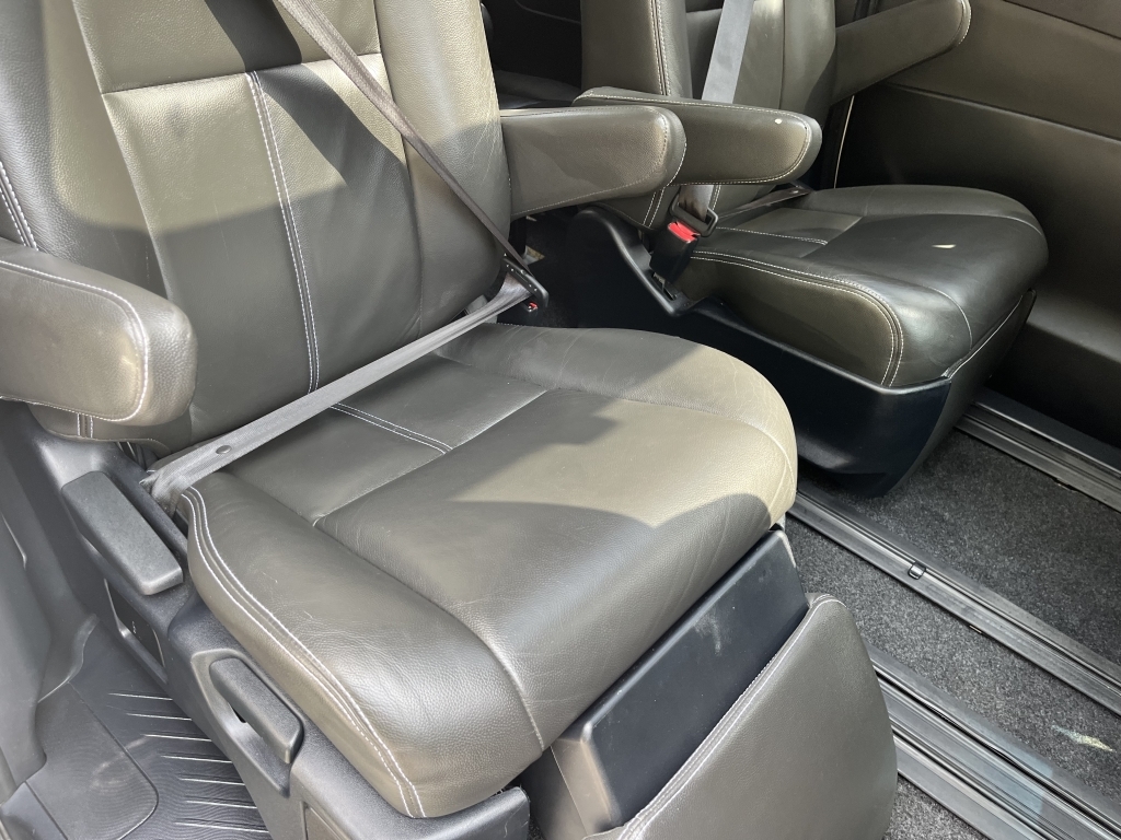 Toyota Estima Mpv E- Four Hybrid 201616 Grey #31