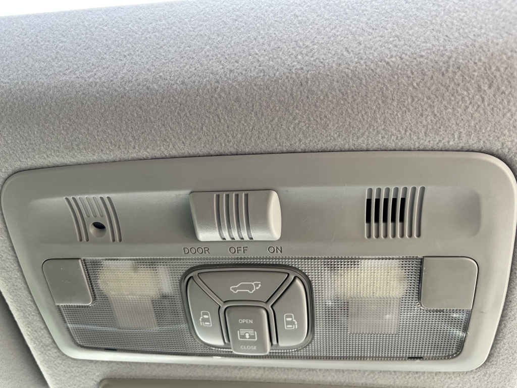 Toyota Estima Mpv E- Four Hybrid 201616 Grey #28