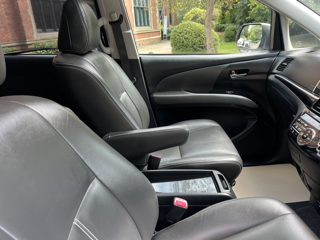 Toyota Estima Mpv E- Four Hybrid 201616 Grey #20