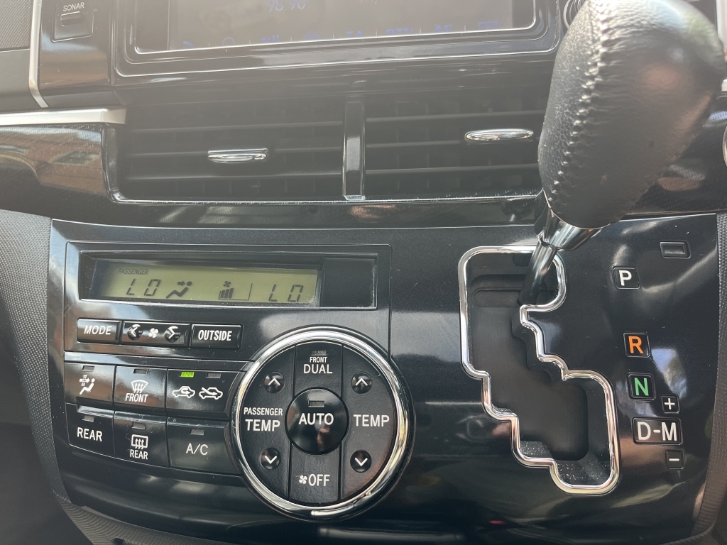 Toyota Estima Mpv E- Four Hybrid 201616 Grey #41