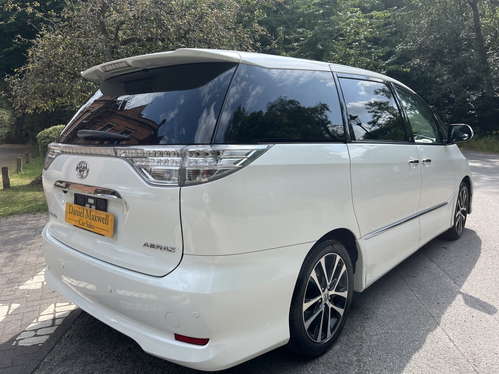 Toyota Estima Mpv White #2