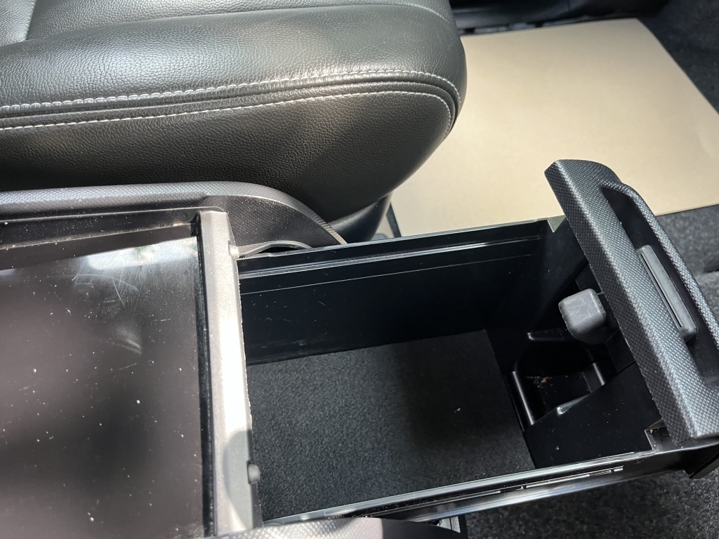 Toyota Estima Mpv E- Four Hybrid 201616 Grey #48
