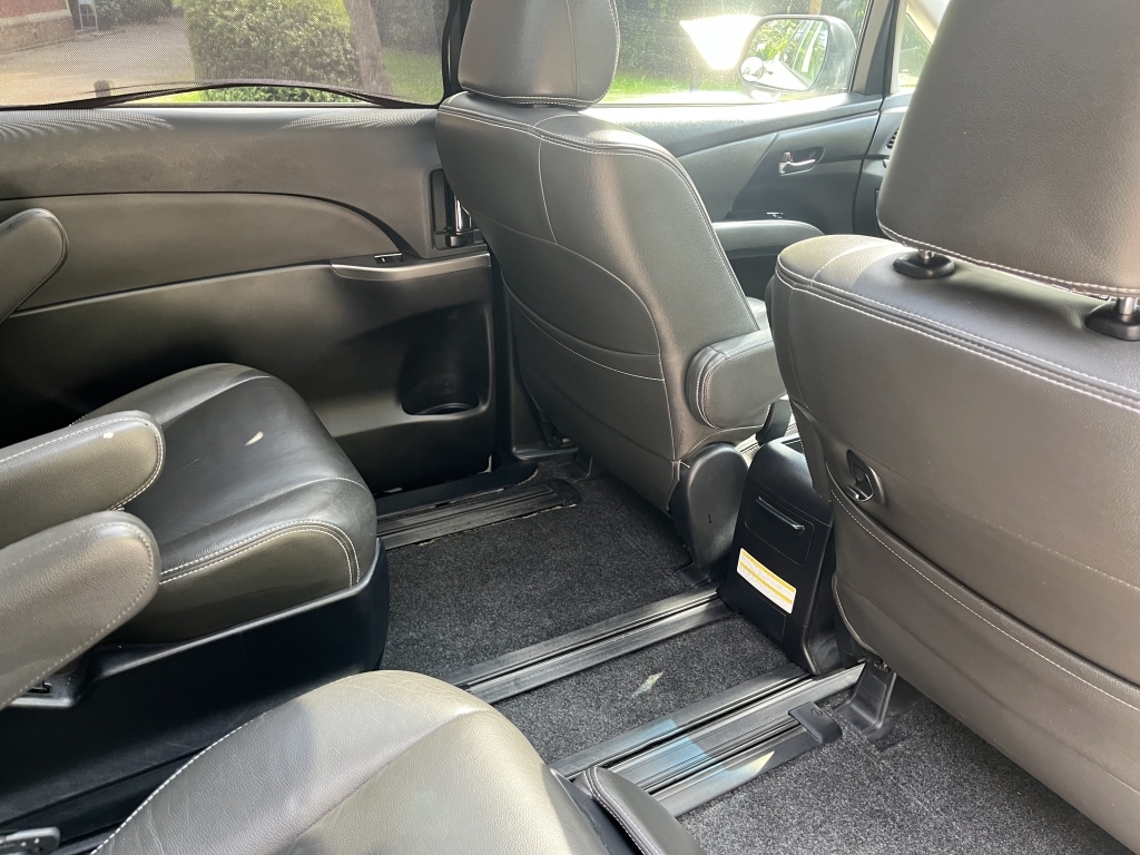 Toyota Estima Mpv E- Four Hybrid 201616 Grey #30