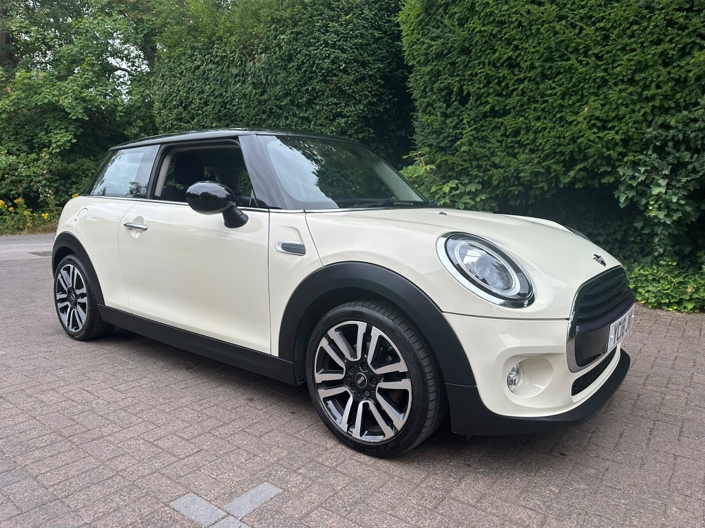 Mini Hatch Cooper White