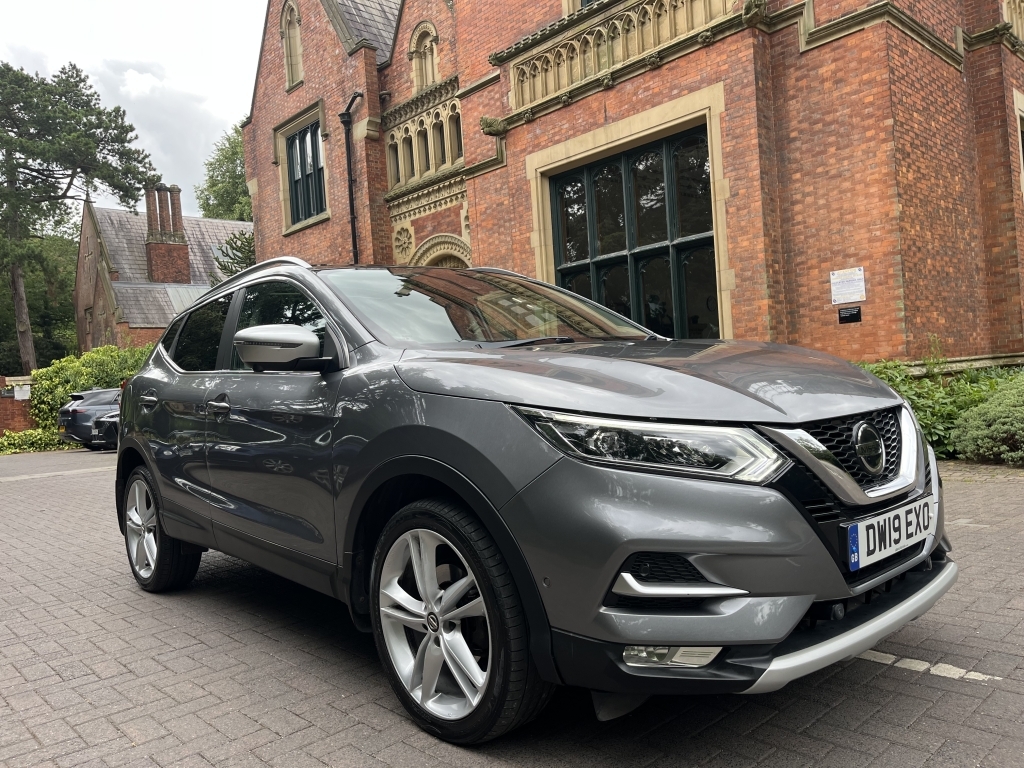 Nissan Qashqai Hatchback Grey