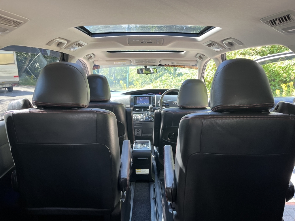 Toyota Estima #24
