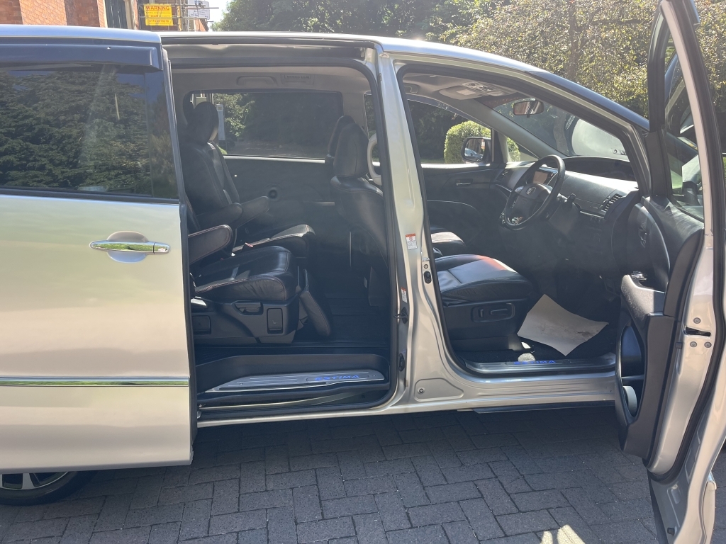 Toyota Estima #20