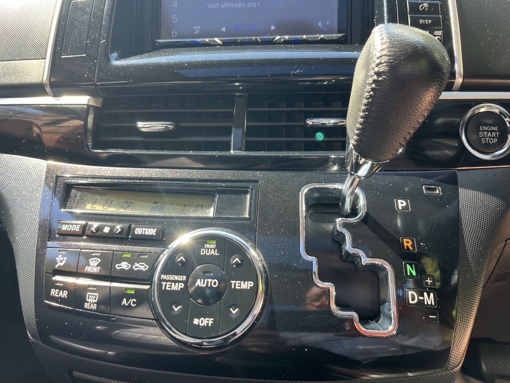 Toyota Estima #31