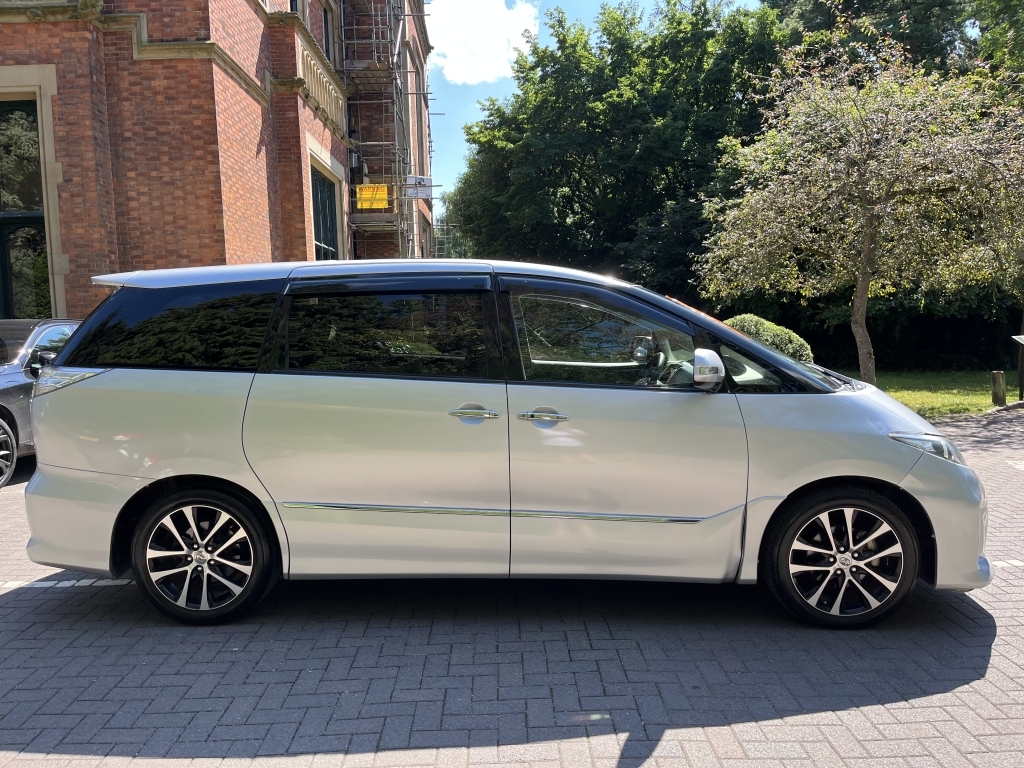 Toyota Estima #9