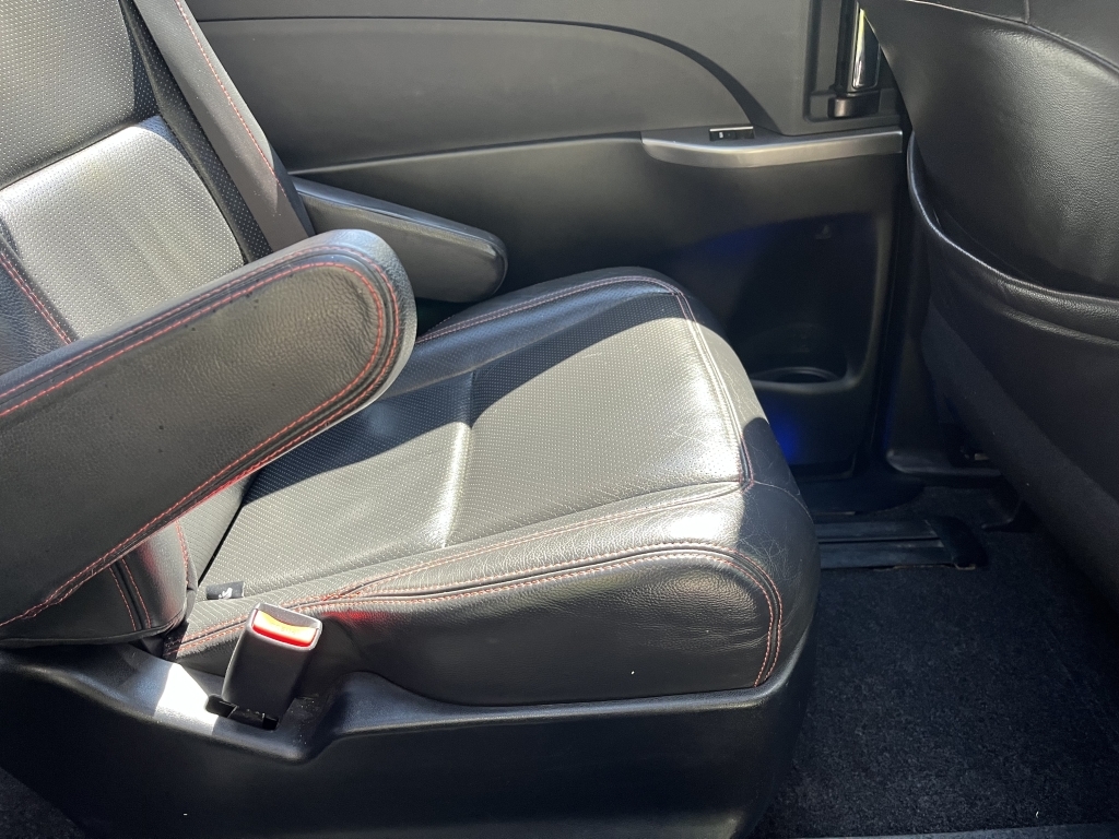 Toyota Estima #28