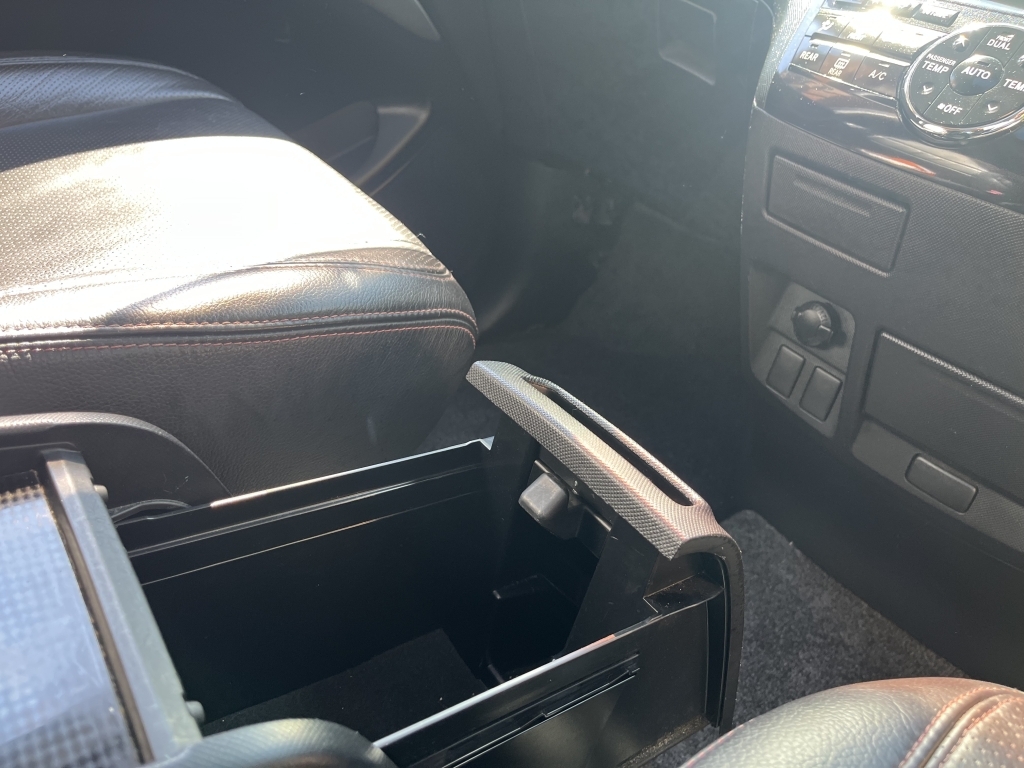Toyota Estima #17
