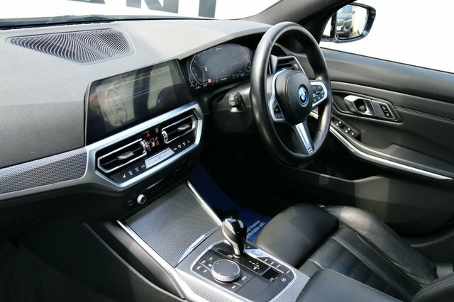 BMW 3 Series Saloon HK22GXC White #2