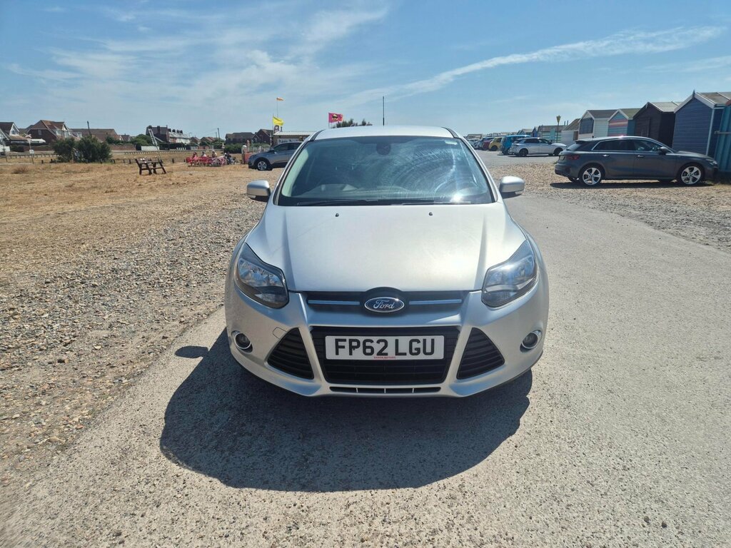 Ford Focus Titanium 5-Door Silver #2