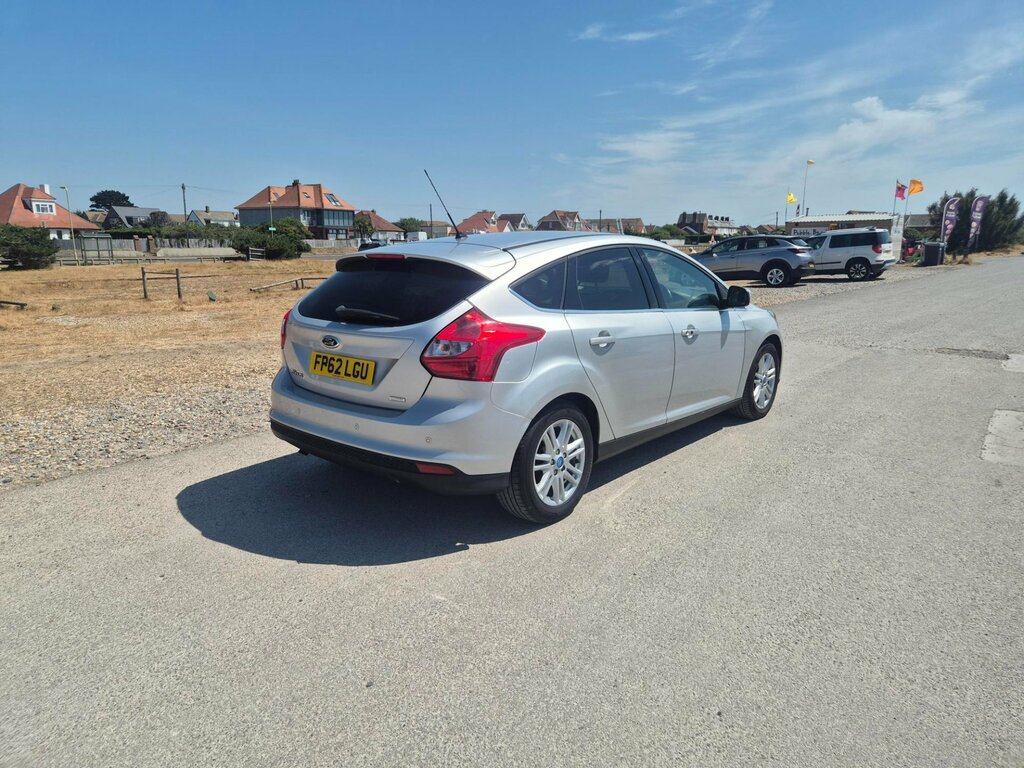 Ford Focus Titanium 5-Door Silver #3