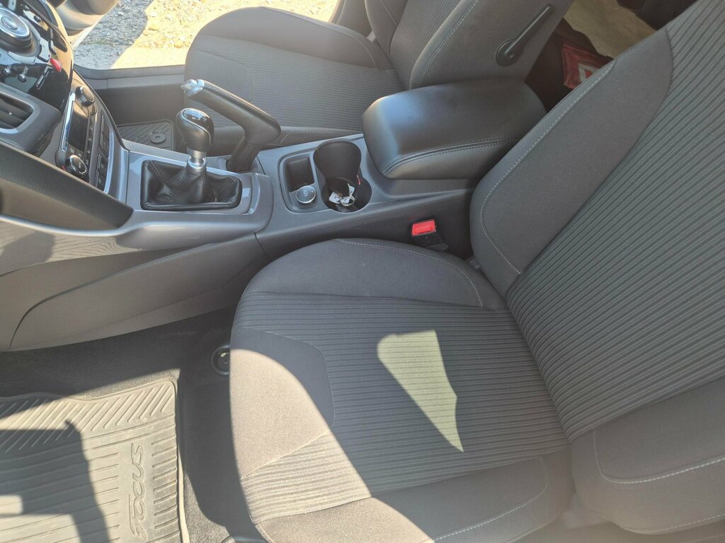 Ford Focus Titanium 5-Door Silver #4