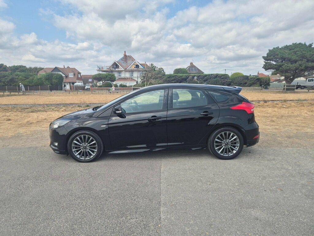 Ford Focus St-line . . HY67KZD Black