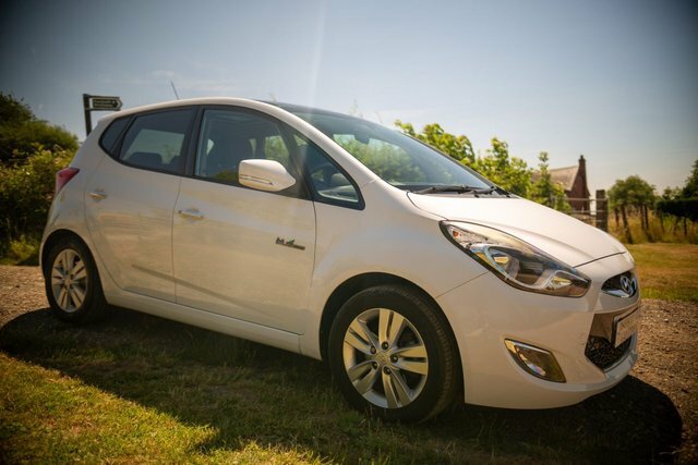 Hyundai Ix20 2011 1.4 Style Hatchback Euro 5 White #4