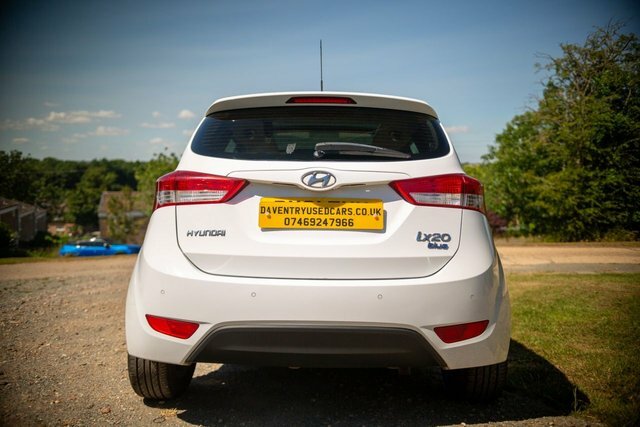 Hyundai Ix20 2011 1.4 Style Hatchback Euro 5 White #5