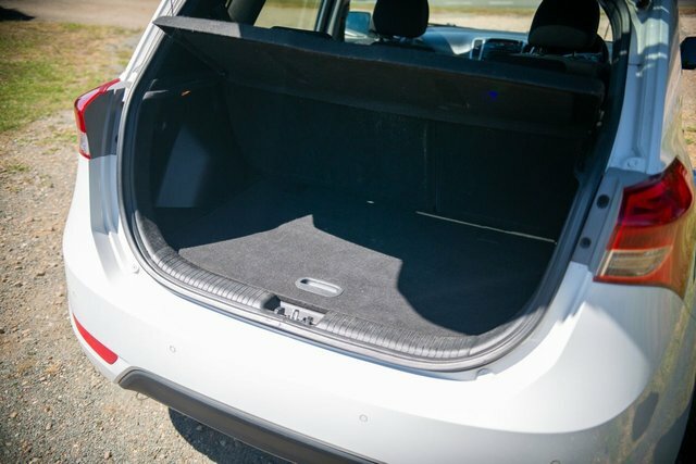 Hyundai Ix20 2011 1.4 Style Hatchback Euro 5 White #6