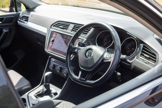 Volkswagen Tiguan 2018 2.0 Tdi Se Navigation Suv Dsg 4Mot GD18UOG Black #5