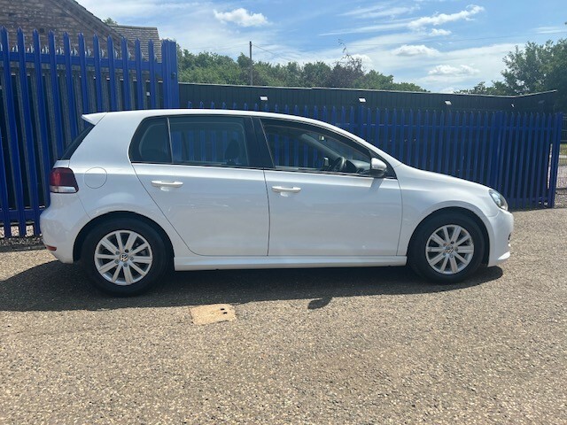 Volkswagen Golf Hatchback 1.6 Tdi Bluemotion 201212 White #3