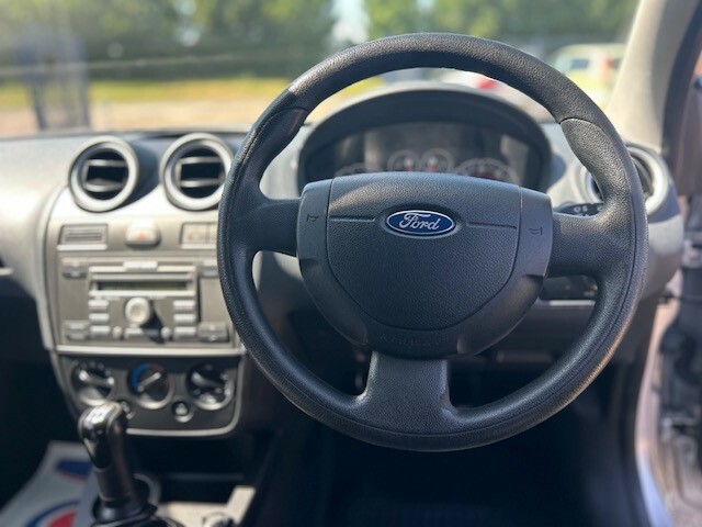 Ford Fiesta 1.25 Freedom Hatchback 142 G Km Red #11