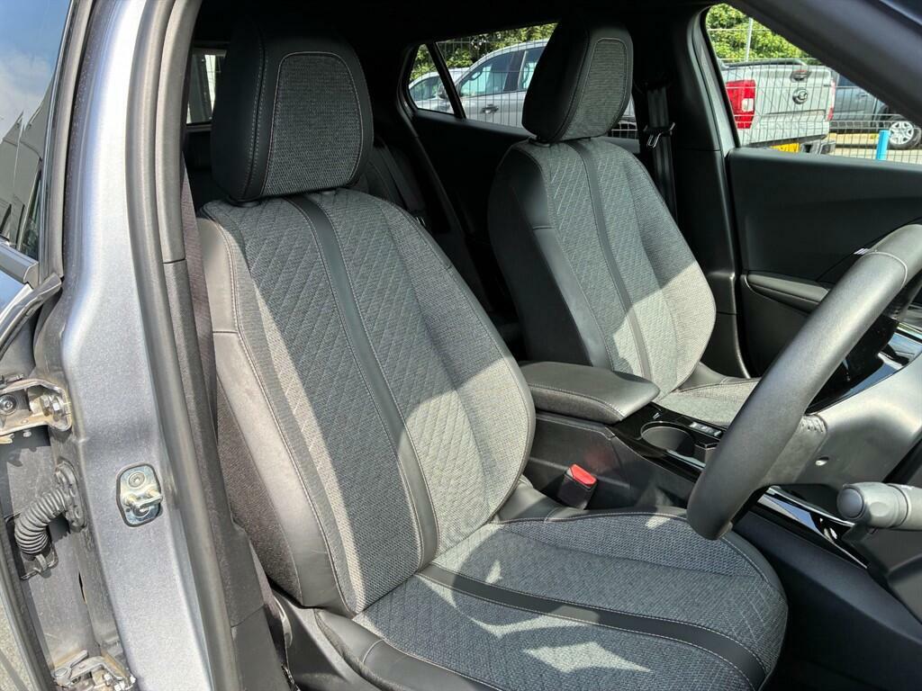 Peugeot 2008 1.2 Puretech Allure Euro 6 Ss FH74TZV Grey #2