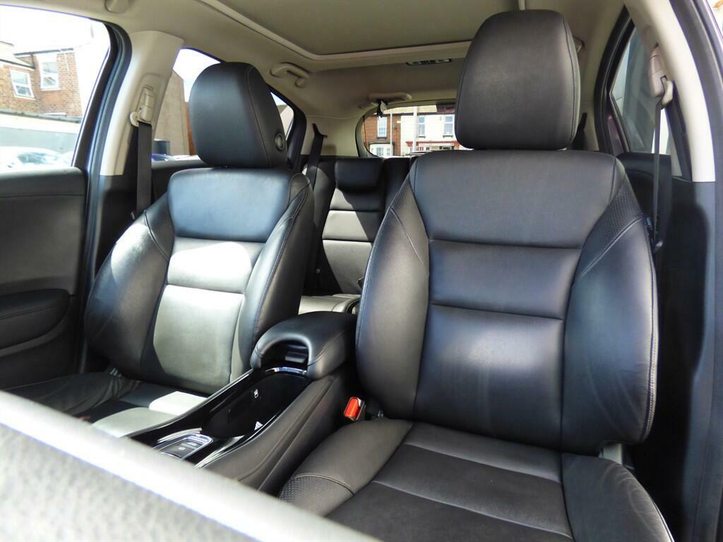 Honda Hr-V 1.5 I-vtec Ex Suv With In White With 72,378 Miles White #16