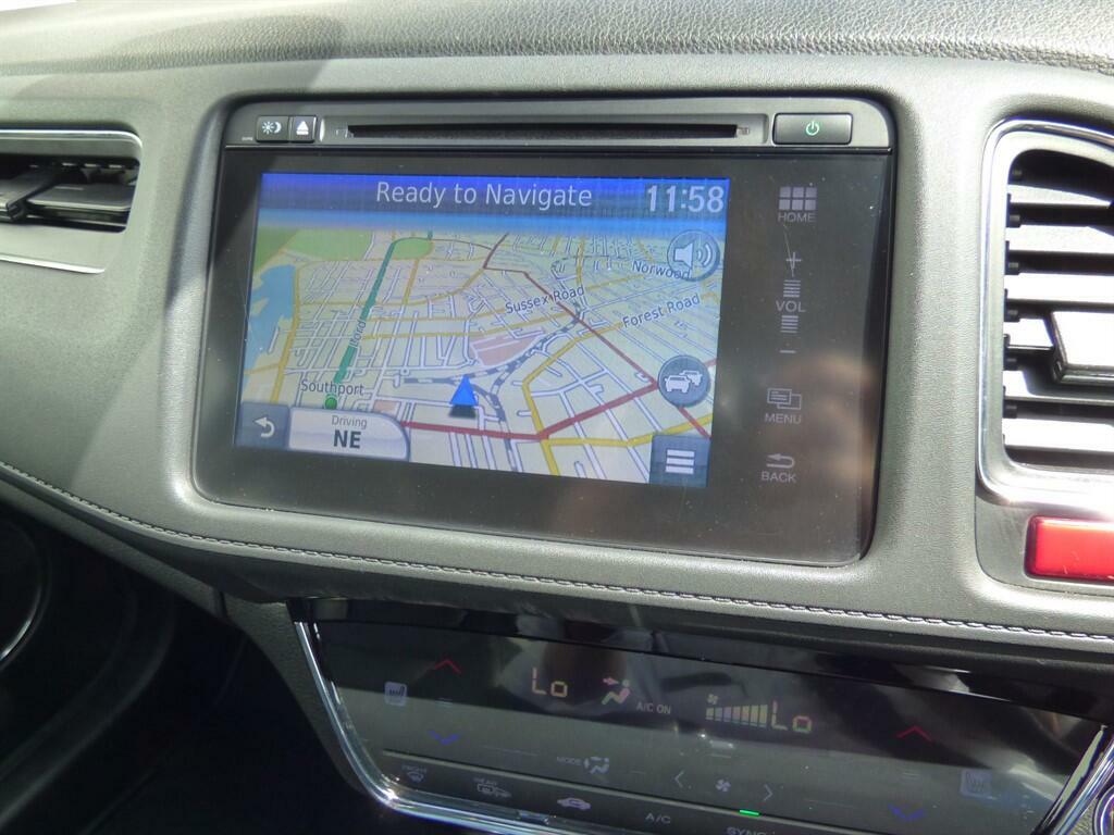 Honda Hr-V 1.5 I-vtec Ex Suv With In White With 72,378 Miles White #17